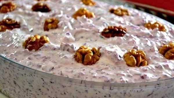 Yoğurtlu kırmızı lahana salatası nasıl yapılır?