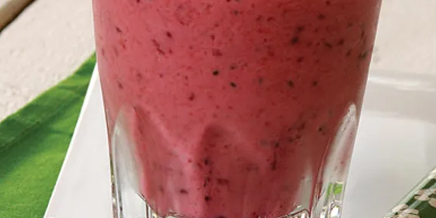 Yoğurtlu meyve karışımı | Yoğurt, böğürtlen, kivi