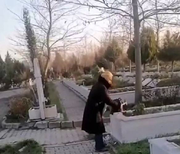 Yok artık! Bakın mezar taşına niye zarar vermiş