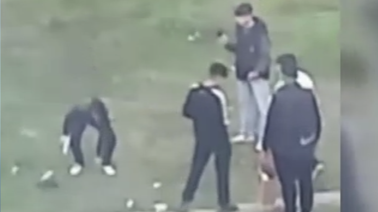 Yok artık! Çocuklar gerçek tabancayla sokakta böyle oyun oynadı!