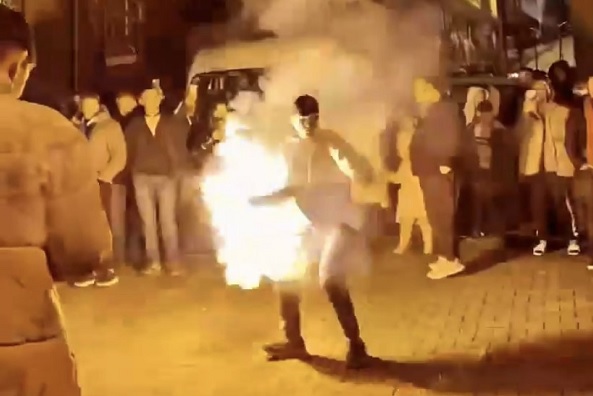 Yok artık daha neler! Asker eğlencesinde korku dolu anlar