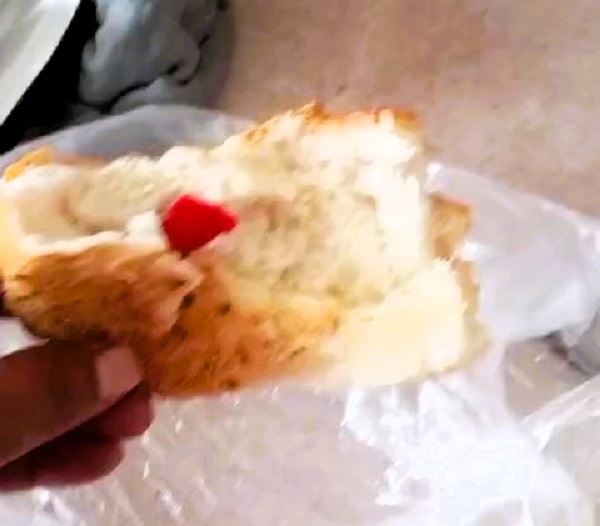 Yok artık! Ekmeğin içinden çıktı