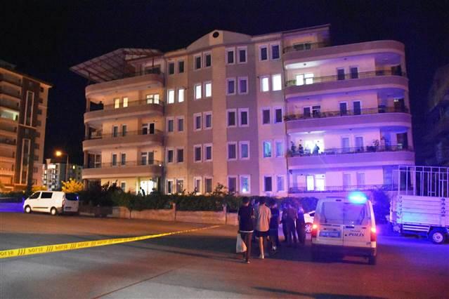 Yok artık... Karşılıklı balkonlardan birbirlerine ateş ettiler