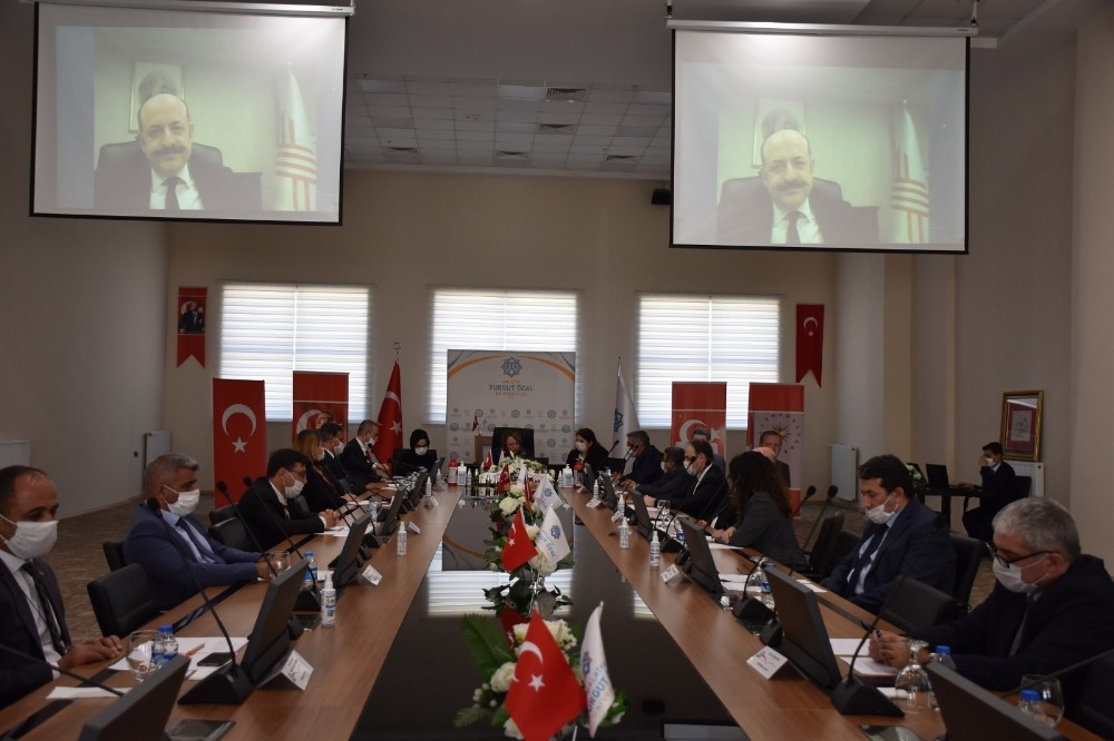 YÖK Başkanı Prof. Dr. Saraç, MTÜ Senatosu’na katıldı 