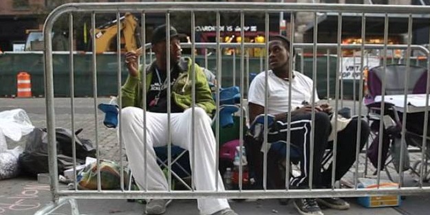 Yok böyle bir iş: Oturduğu yerden para kazanıyor