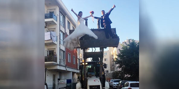 Yok böyle bir şey! Düğün salonuna kepçeyle gittiler