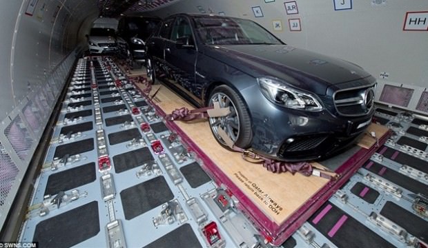 Yok böyle turist! Arabalarını tatile götürüyorlar