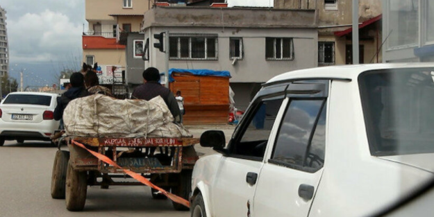 Yok böyle vicdansızlık! Bir tonluk arabayı ata çektirdiler