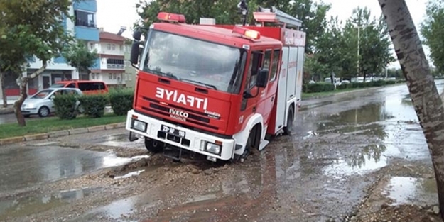 Yol 10 dakikada bu hale geldi