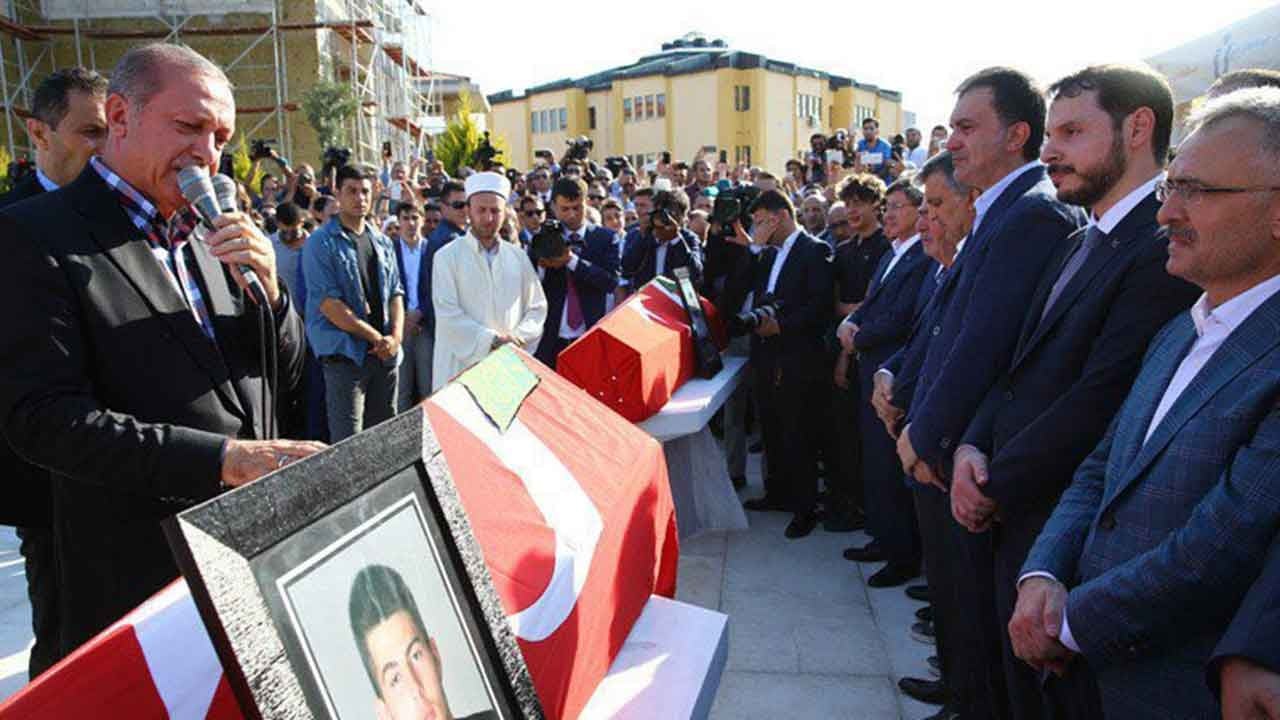 Yol arkadaşını kaybeden Erdoğan'ın gözyaşları: Bu yolda kefenimizle yürüyoruz