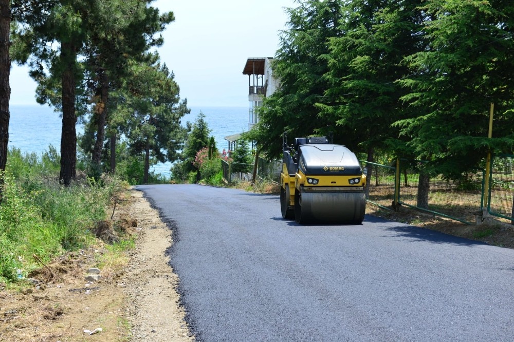 Yol çalışmaları hem merkezde hem kırsalda devam ediyor 