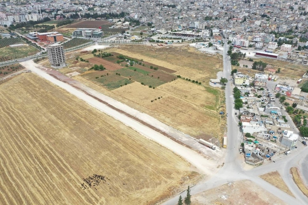 Yol çalışmaları sürüyor 