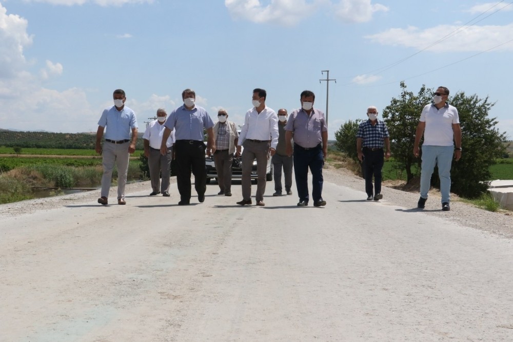 Yol çalışmasına muhtarlardan tam not 