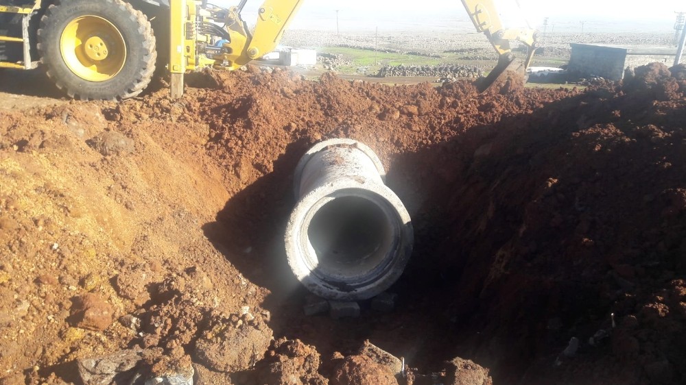 Yol çökmelerine karşı beton boru önlemi 
