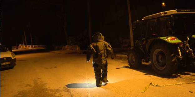 Yol kenarına bırakılan şüpheli çanta ekipler tarafından fünye ile patlatıldı