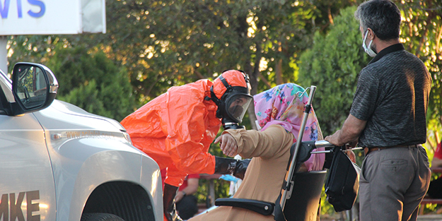 Yol kenarında baygın bulunan şahıs ortalığı karıştırdı! Hastane karantinaya alındı
