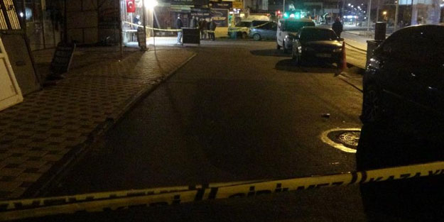 Yol kenarında bıçaklanmış halde bulunan şahıs hayatını kaybetti