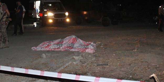 Yol kenarında ceset bulundu