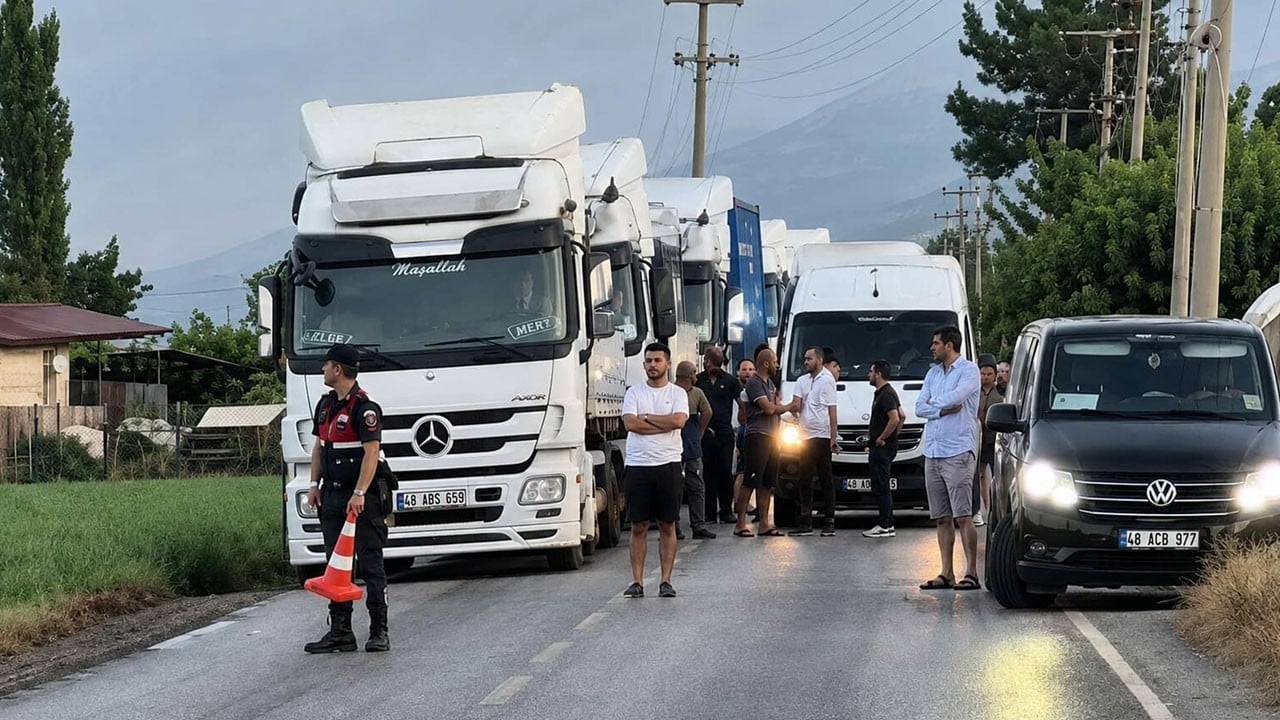 Yol kenarında ceset bulundu
