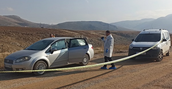 Yol kenarında park edilmiş araç panik yaşattı! Polis gözlerine inanamadı