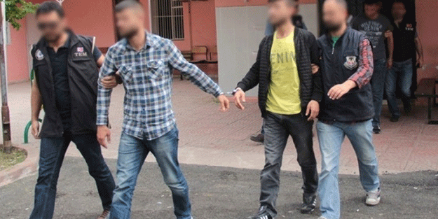 Yol kesen PKK'lılar baltayı taşa vurdu