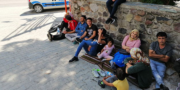 Yol kontrollerinde 50 kişi yakalandı, 4 kişi gözaltına alındı