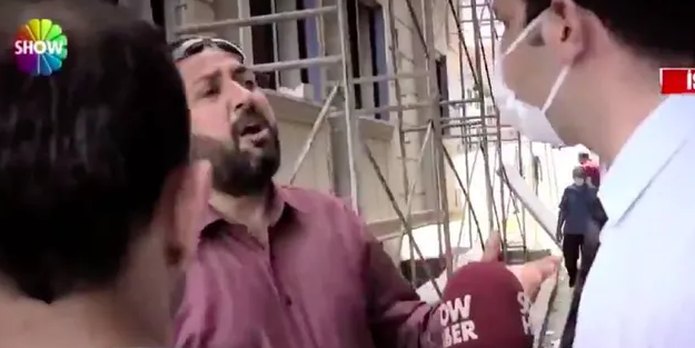 Yol ortasına bina diken müteahhitten muhabire şok saldırı: Senin gibi yüz tane leşim var!