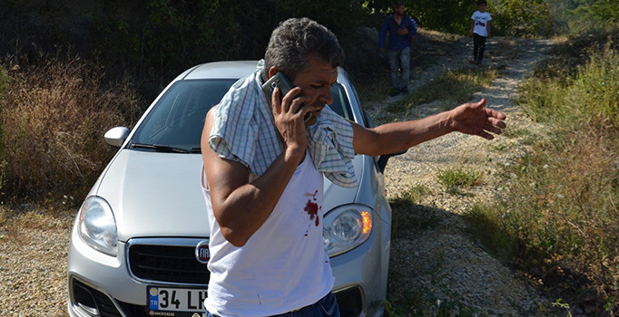 Yol verme kavgası kanlı bitti: 3 kişi yaralandı
