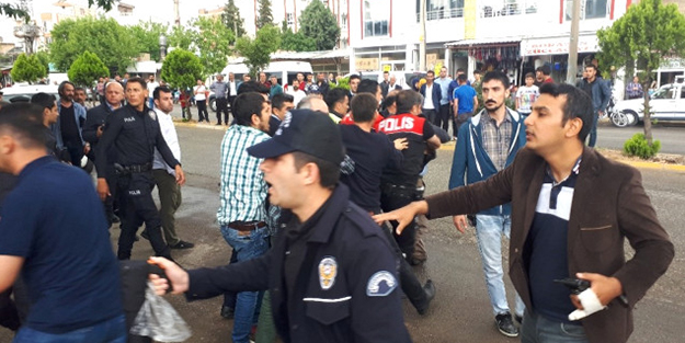 Yol verme kavgasında ortalık savaş alanına döndü!