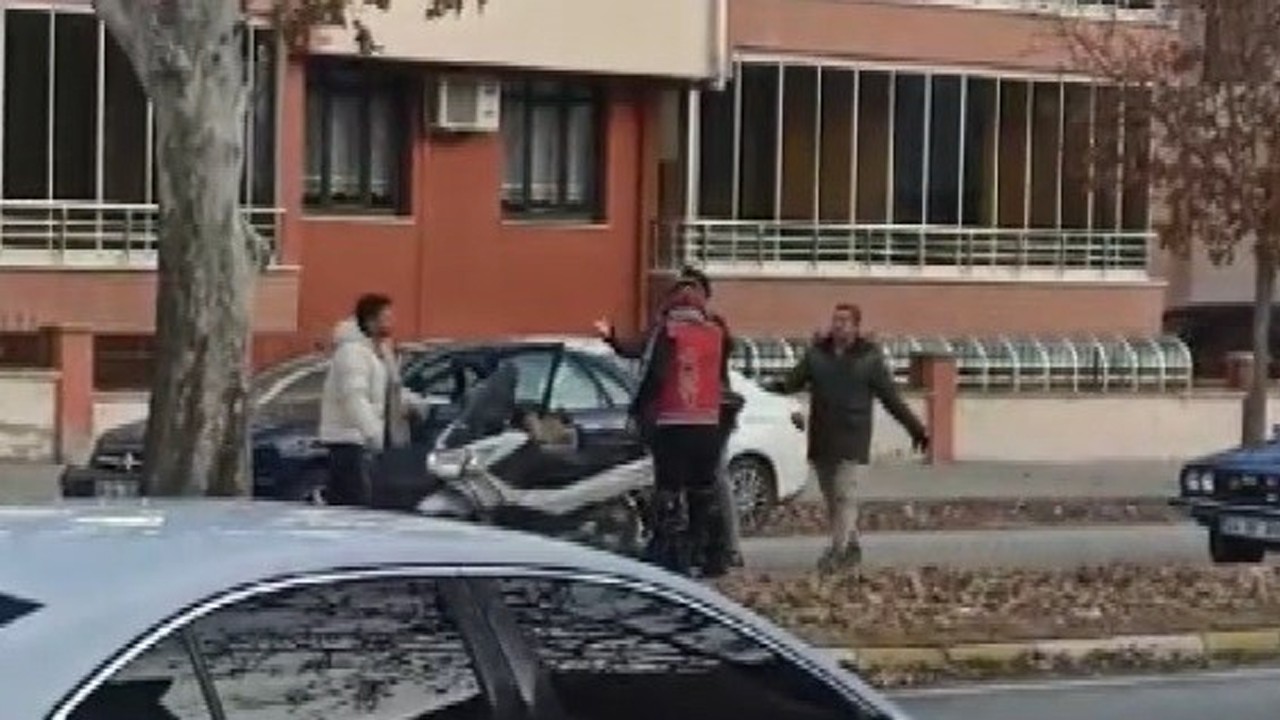 Yol verme tartışmasında yumruklar konuştu