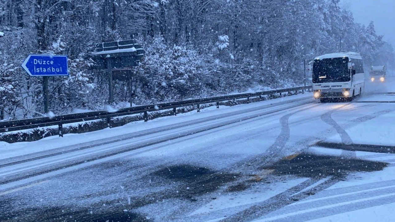 Yola çıkacaklar dikkat! Kar etkili oluyor