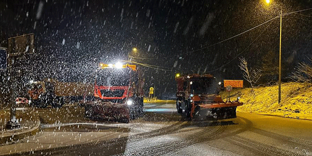 Yola çıkacaklar dikkat! Kar yağışı sert başladı