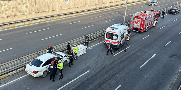 Yola düşen çuval zincirleme kazaya sebep oldu