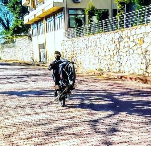 Yola serilen çekicinin halatına takılan motosiklet sürücüsü hayatını kaybetti 