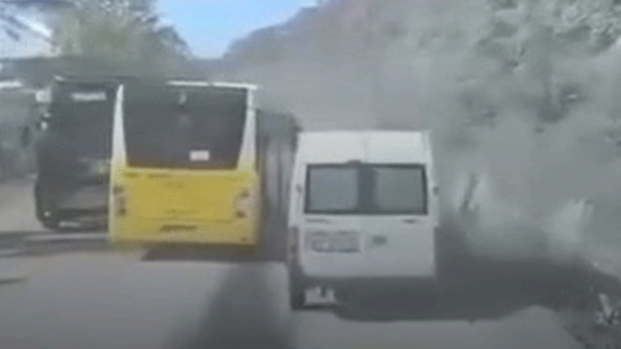 Yolcu dolu otobüsün ölümle dansı kamerada! Bütün yolcuların hayatını hiçe saydı!