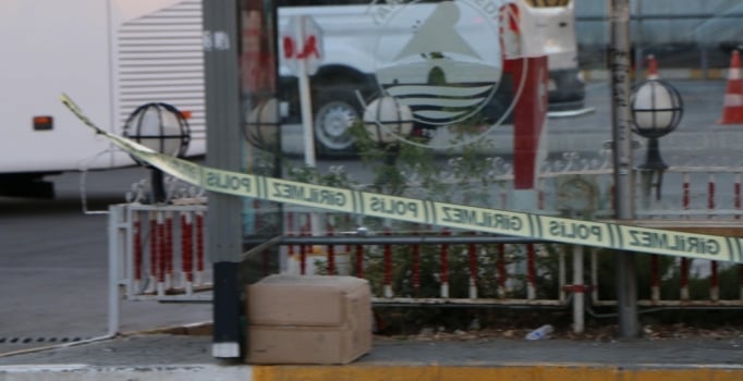 Yolcu durağına bırakılan kutu büyük panik oluşturdu