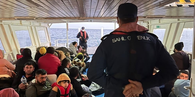 Yolcu gemisinden çıkan kaçak göçmenler şok etti! Bakın kaç kişiler