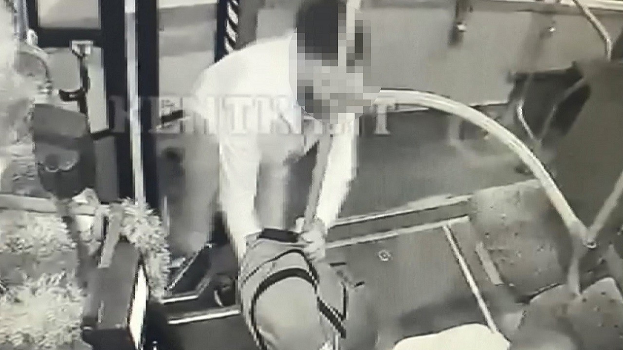 Yolcu midibüs şoförün cüzdanını çaldı