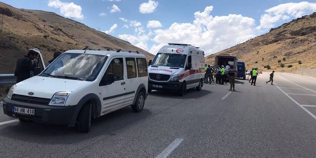 Yolcu minibüsü devrildi: Çok sayıda yaralı var