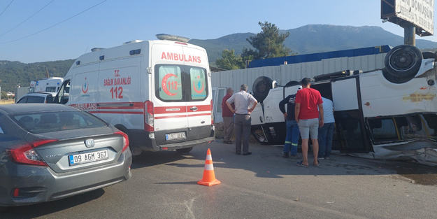 Yolcu minibüsü ile otomobil çarpıştı: 5 yaralı