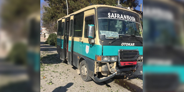 Yolcu minibüsü refüjdeki ağaca çarptı: 1 yaralı