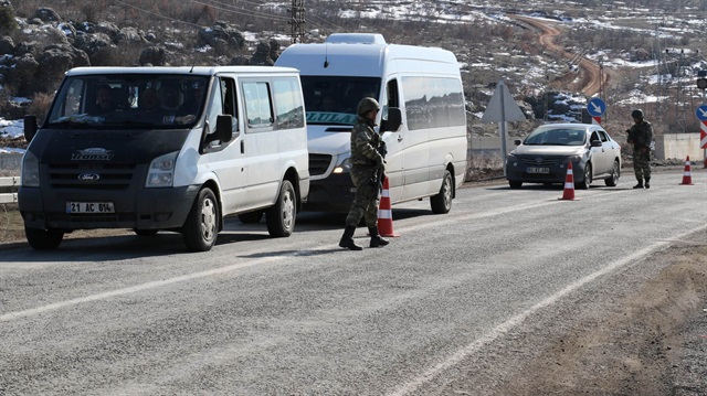 Yolcu minibüsüne kurşun isabet etti