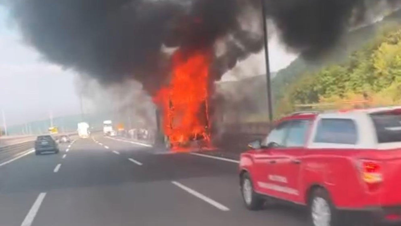 Yolcu otobüsü alev alev yandı