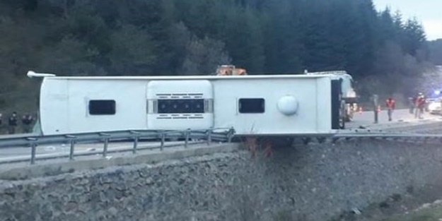 Yolcu otobüsü devrildi: Ölü ve yaralılar var