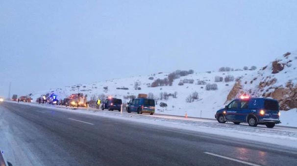Yolcu otobüsü devrildi! Çok sayıda yaralı var