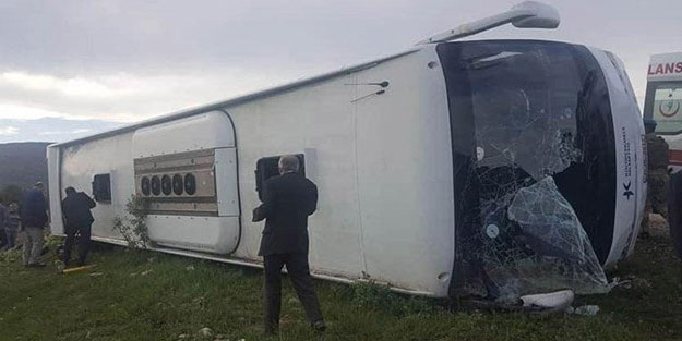 Yolcu otobüsü devrildi: Çok sayıda yaralı var