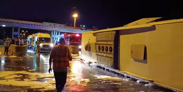 Yolcu otobüsü devrildi: Çok sayıda yaralı var