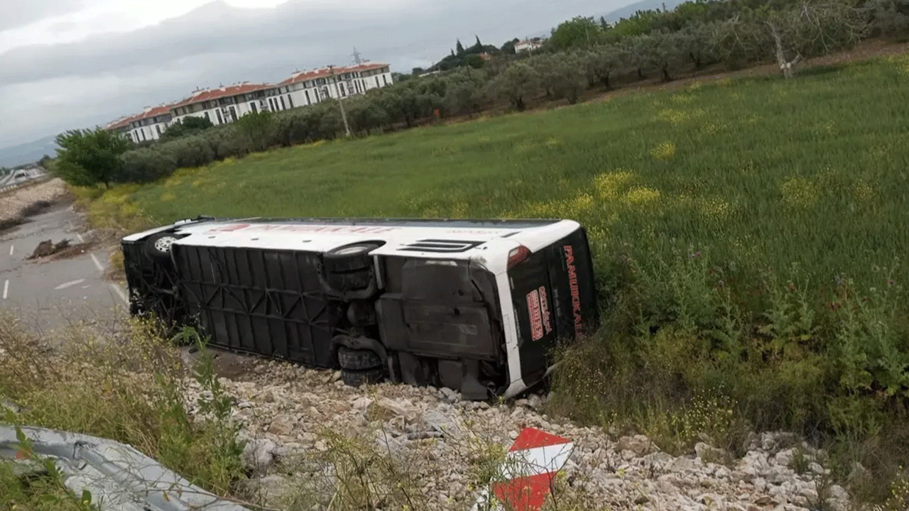 Yolcu otobüsü devrildi! Çok sayıda yaralı var