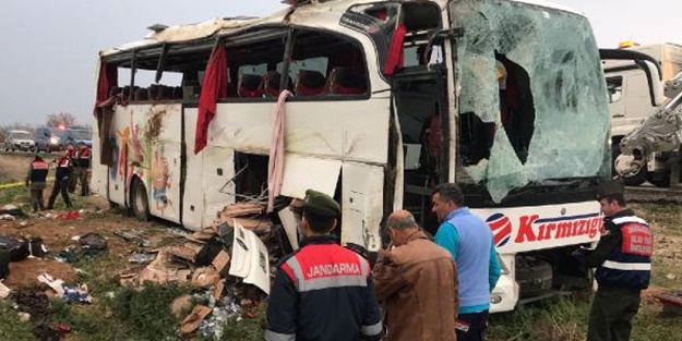Yolcu otobüsü devrildi: Ölü ve yaralılar var