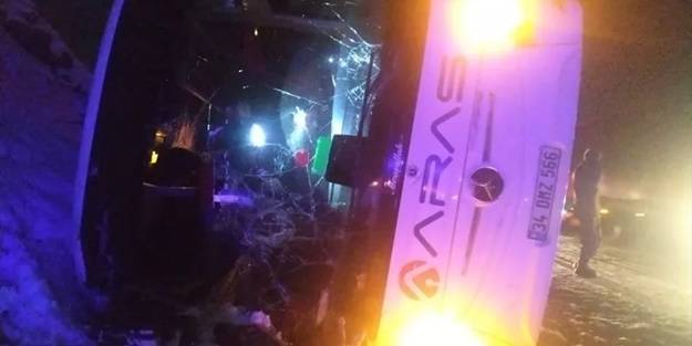 Yolcu otobüsü devrildi! Ölü ve yaralılar var